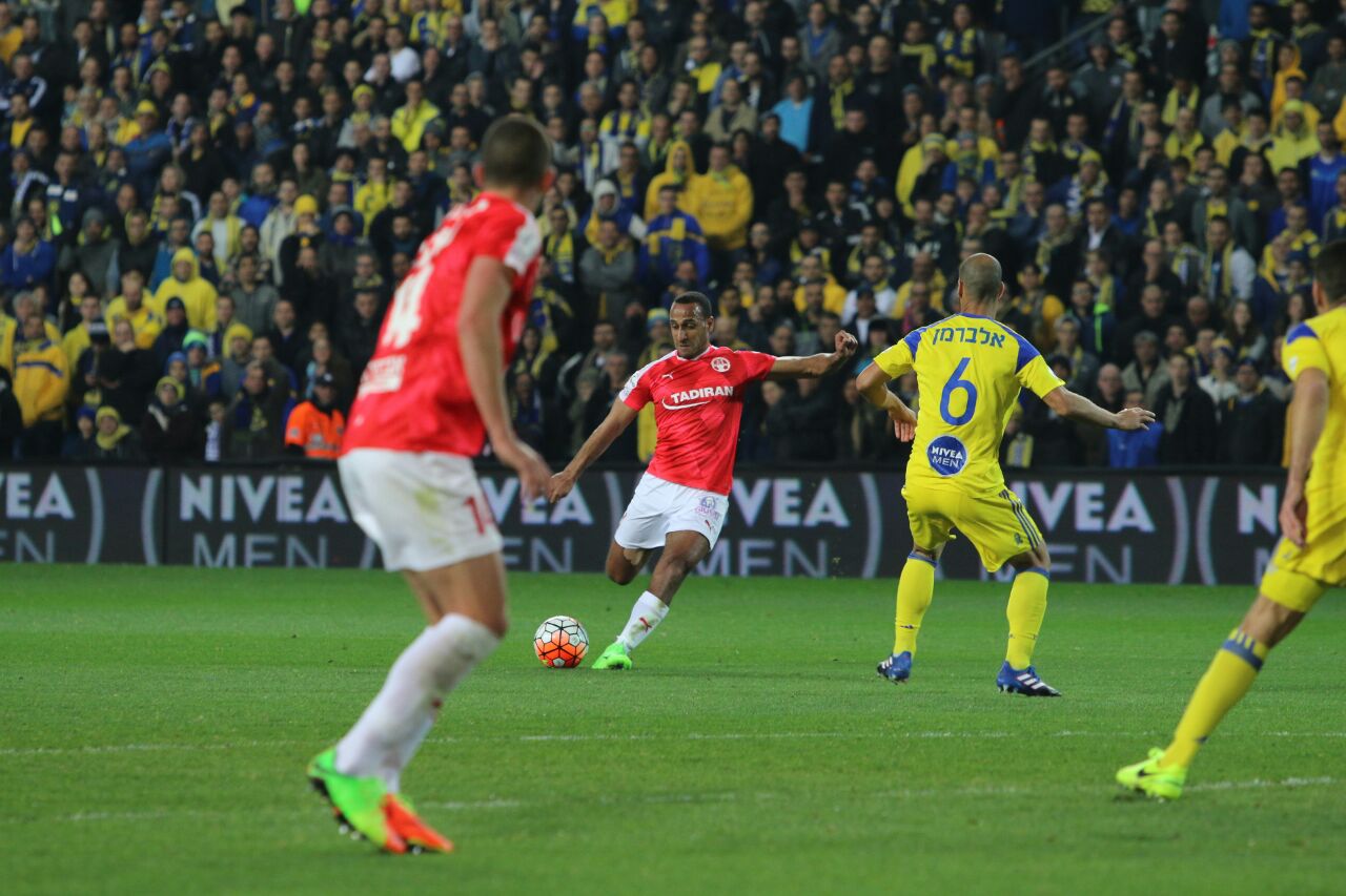 מהראן ראדי בועט. פעם ראשונה אחרי 27 דקות (צילום: אסף חיימוביץ')